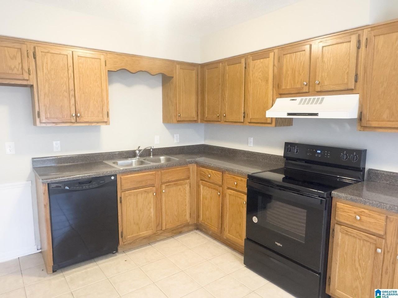 436 Henry St - Photo 3 of 12