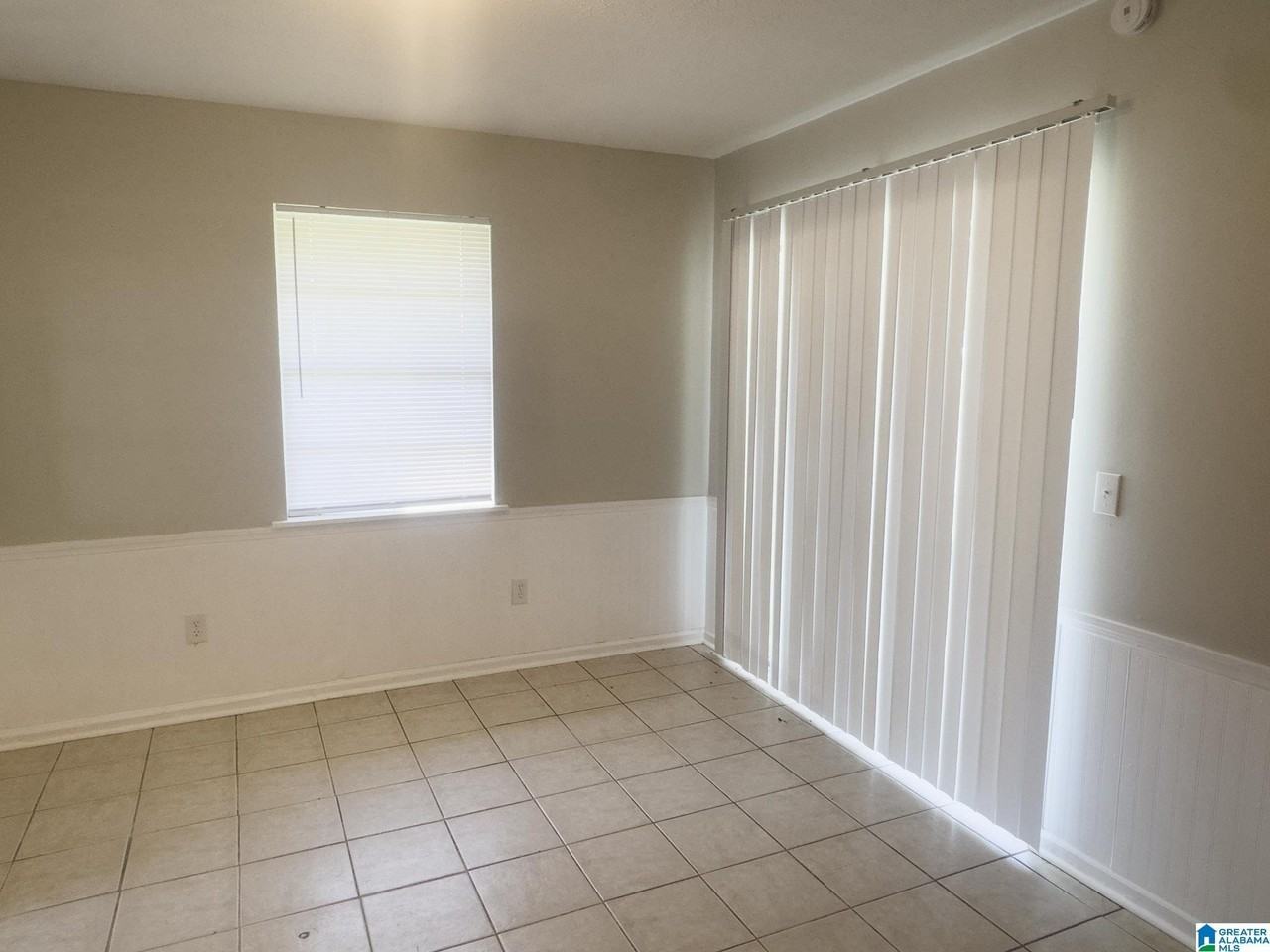 436 Henry St - Photo 4 of 12