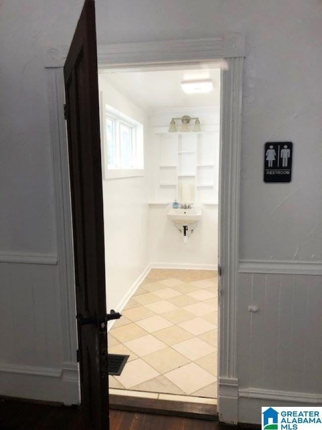 440 Middle St - Photo 6 of 10