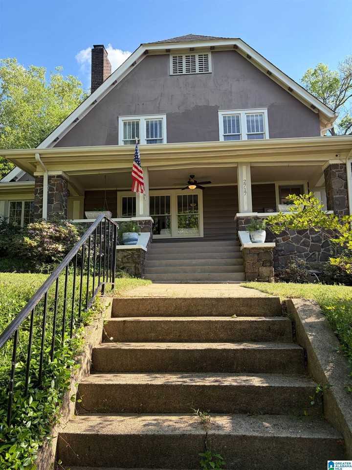 2717 Caldwell Ave S - Photo 3 of 42