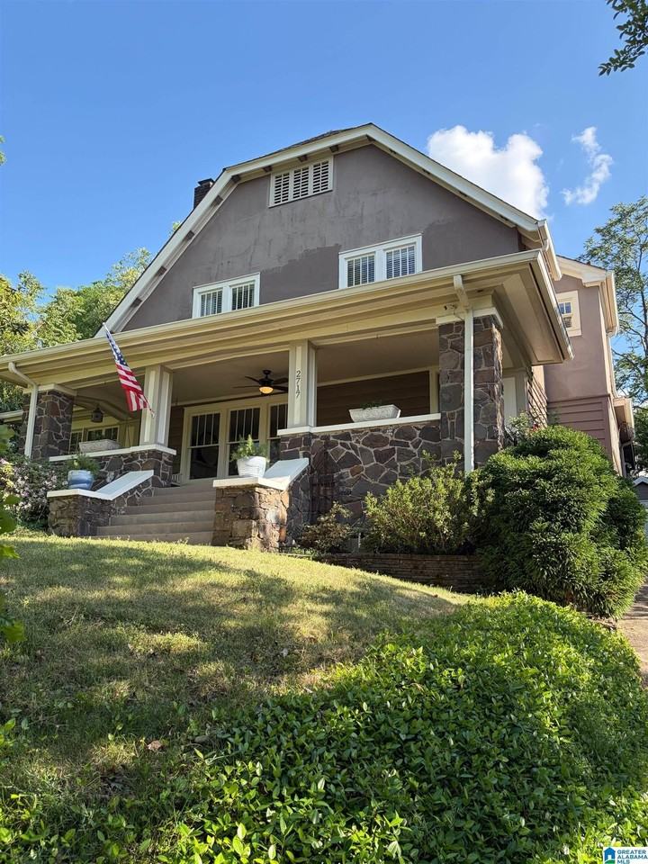 2717 Caldwell Ave S - Photo 4 of 42