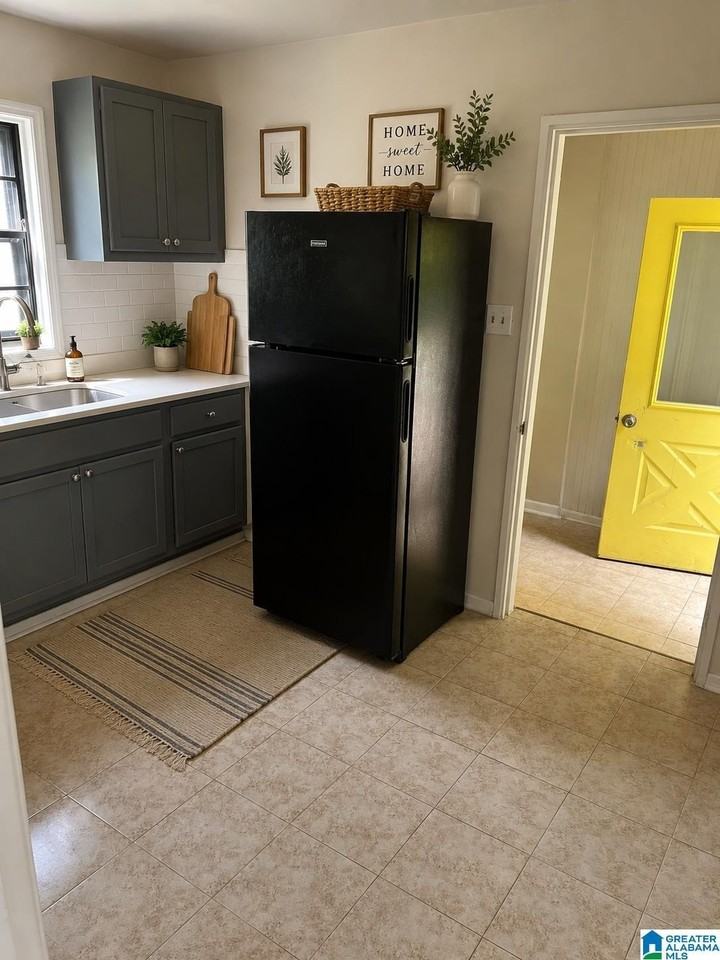 8323 10th Ave S - Photo 3 of 11