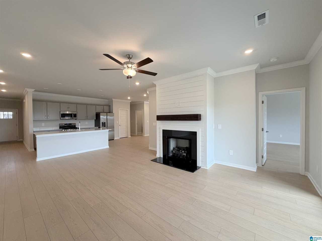 17969 Longleaf Dr - Photo 5 of 34