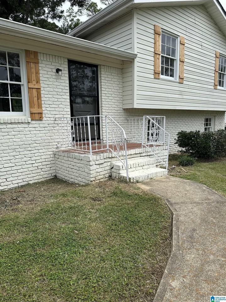 1073 Sherbrooke Cir - Photo 2 of 13