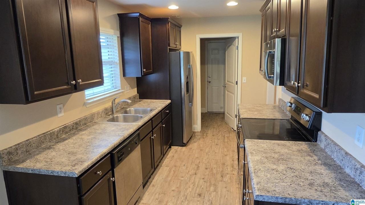 241 Crisfield Cir - Photo 3 of 12