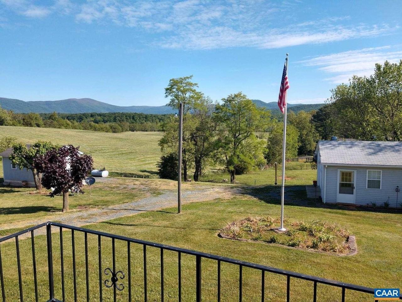 2931 Browns Gap Tpke - Photo 3 of 33