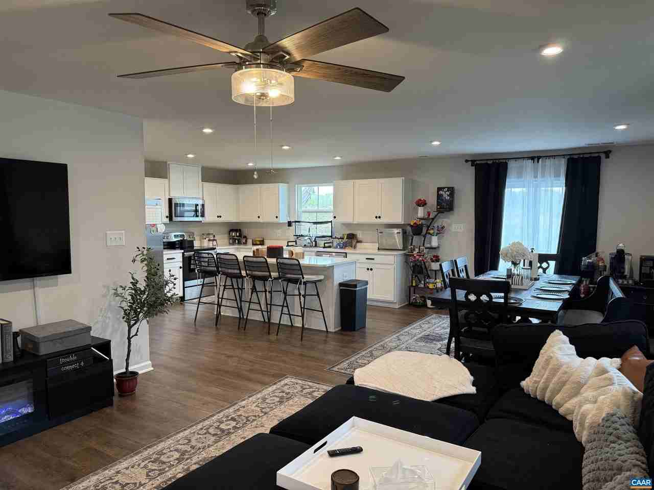 109 Walsh Ln - Photo 2 of 19