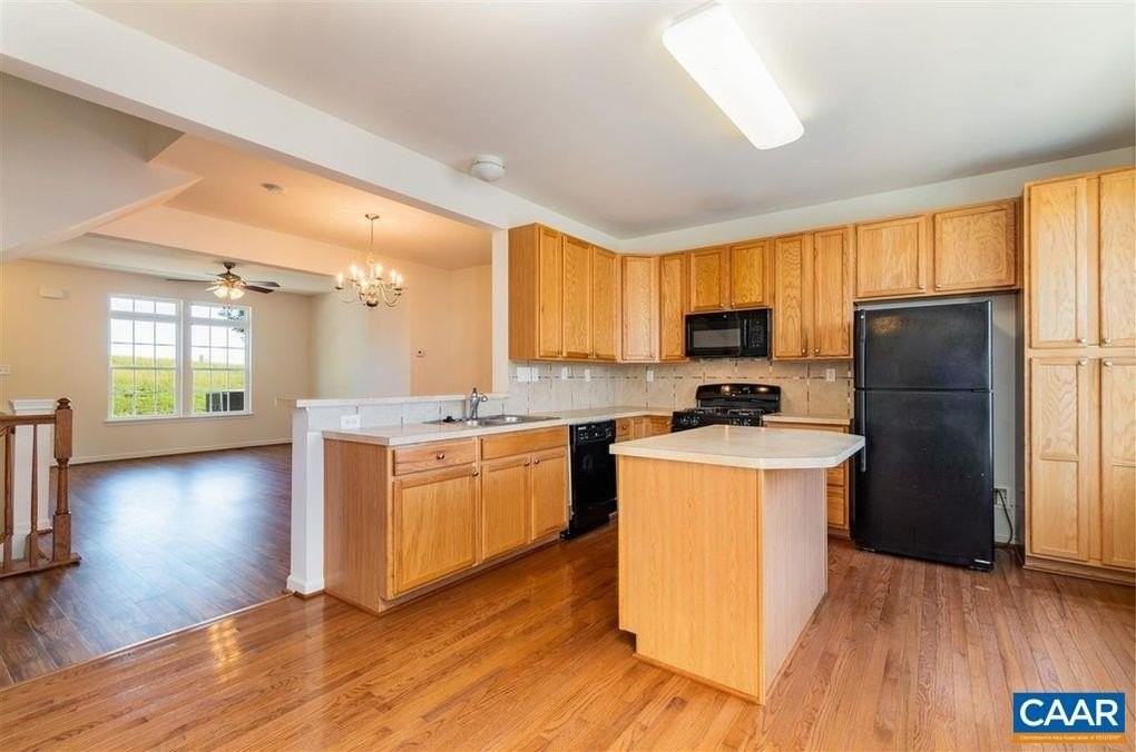 2138 Lockwood Dr - Photo 5 of 32