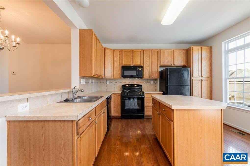 2138 Lockwood Dr - Photo 6 of 32