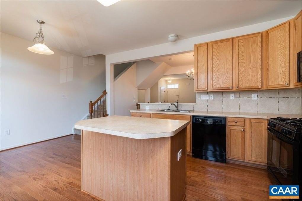 2138 Lockwood Dr - Photo 7 of 32