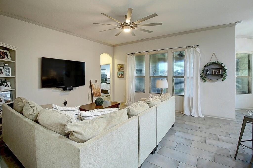 8034 Barlovento St - Photo 3 of 40