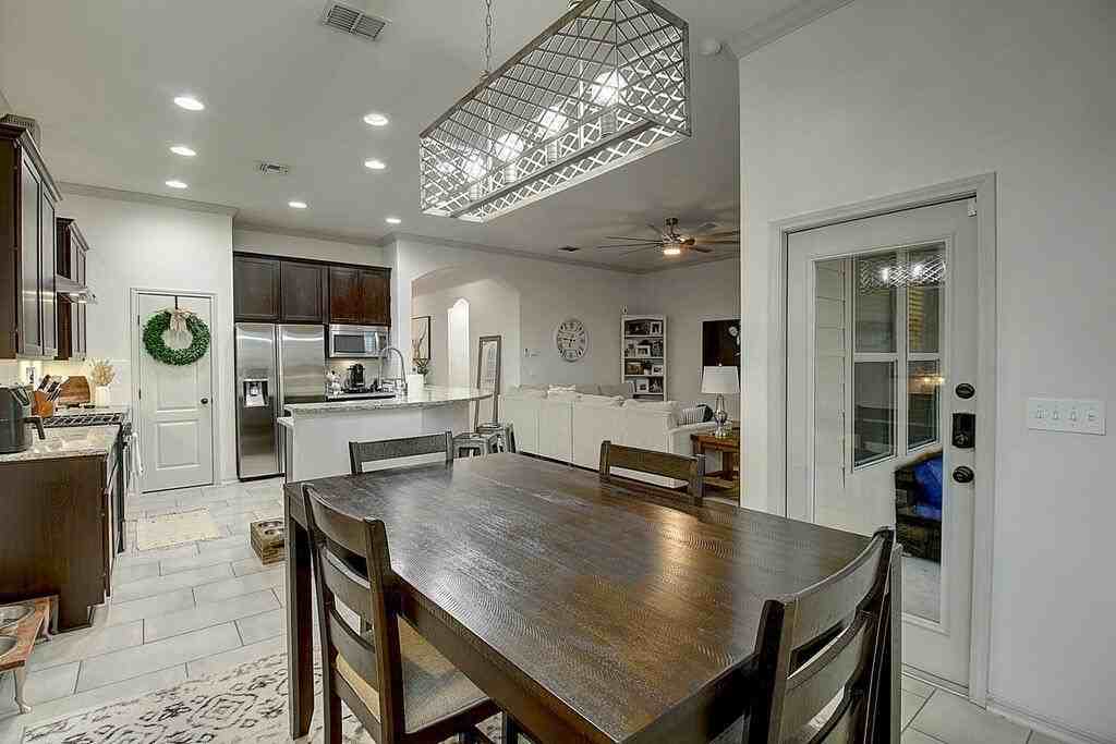 8034 Barlovento St - Photo 5 of 40