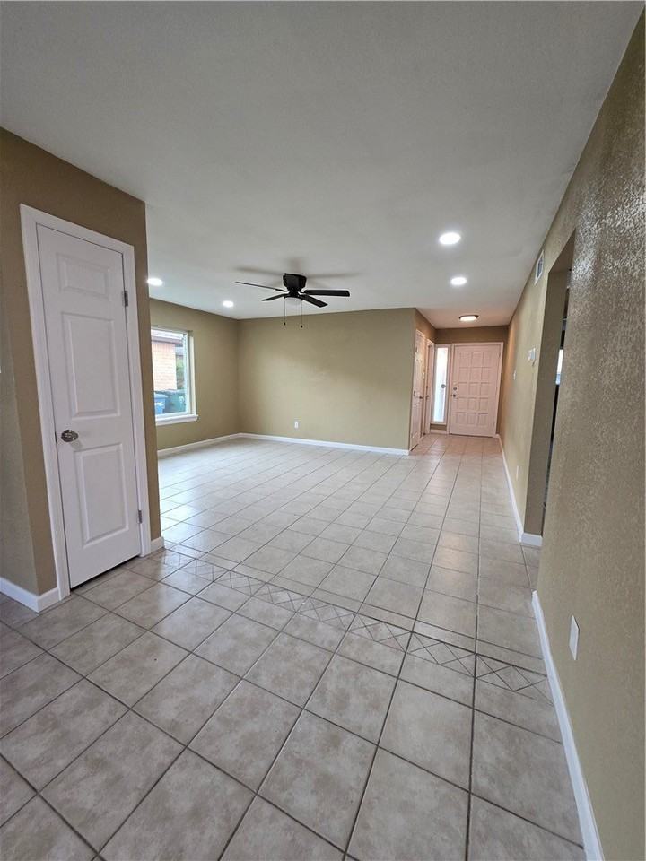 3609 La Paz Dr - Photo 4 of 8