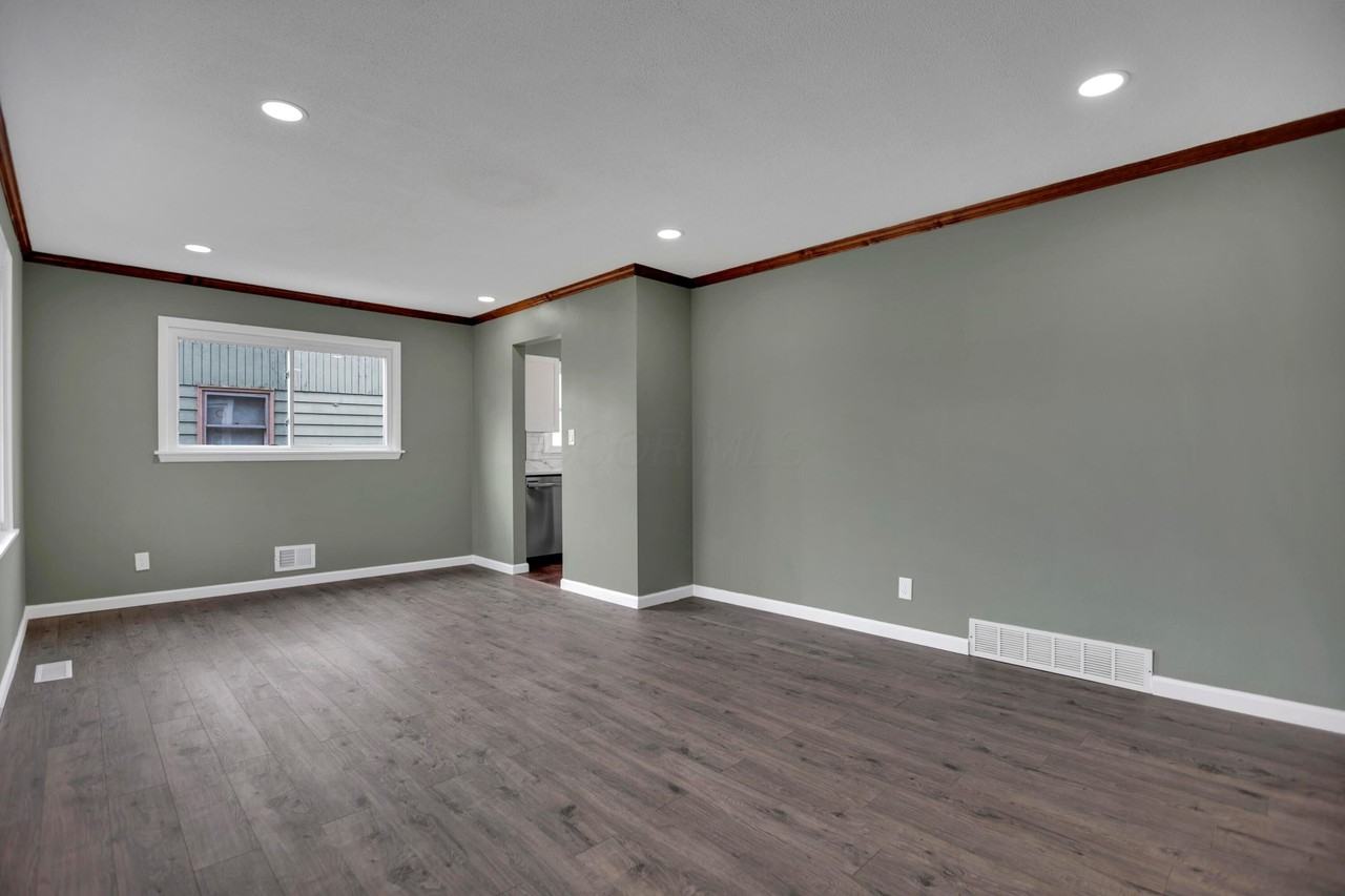1251 Dellwood Ave - Photo 5 of 29