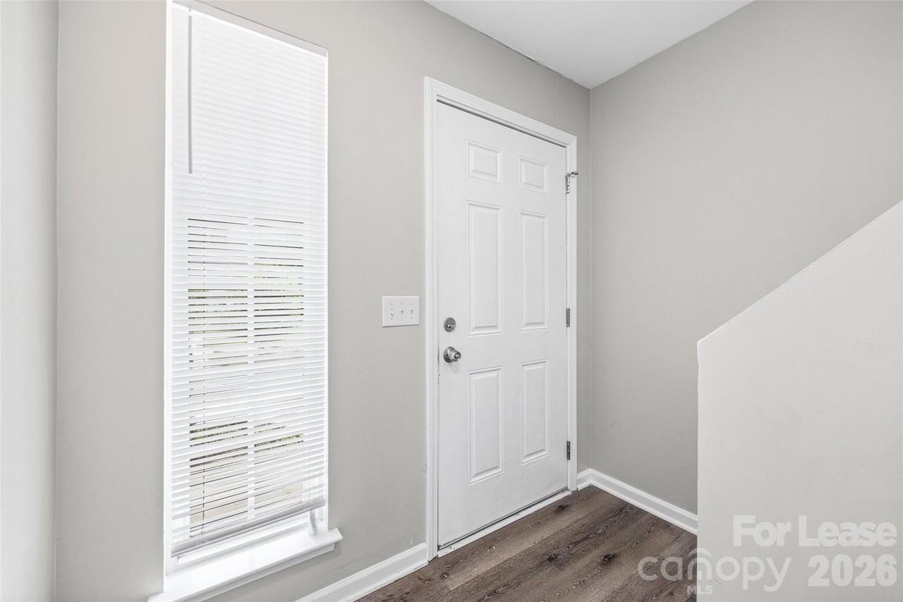 5194 Brooktree Dr - Photo 3 of 30