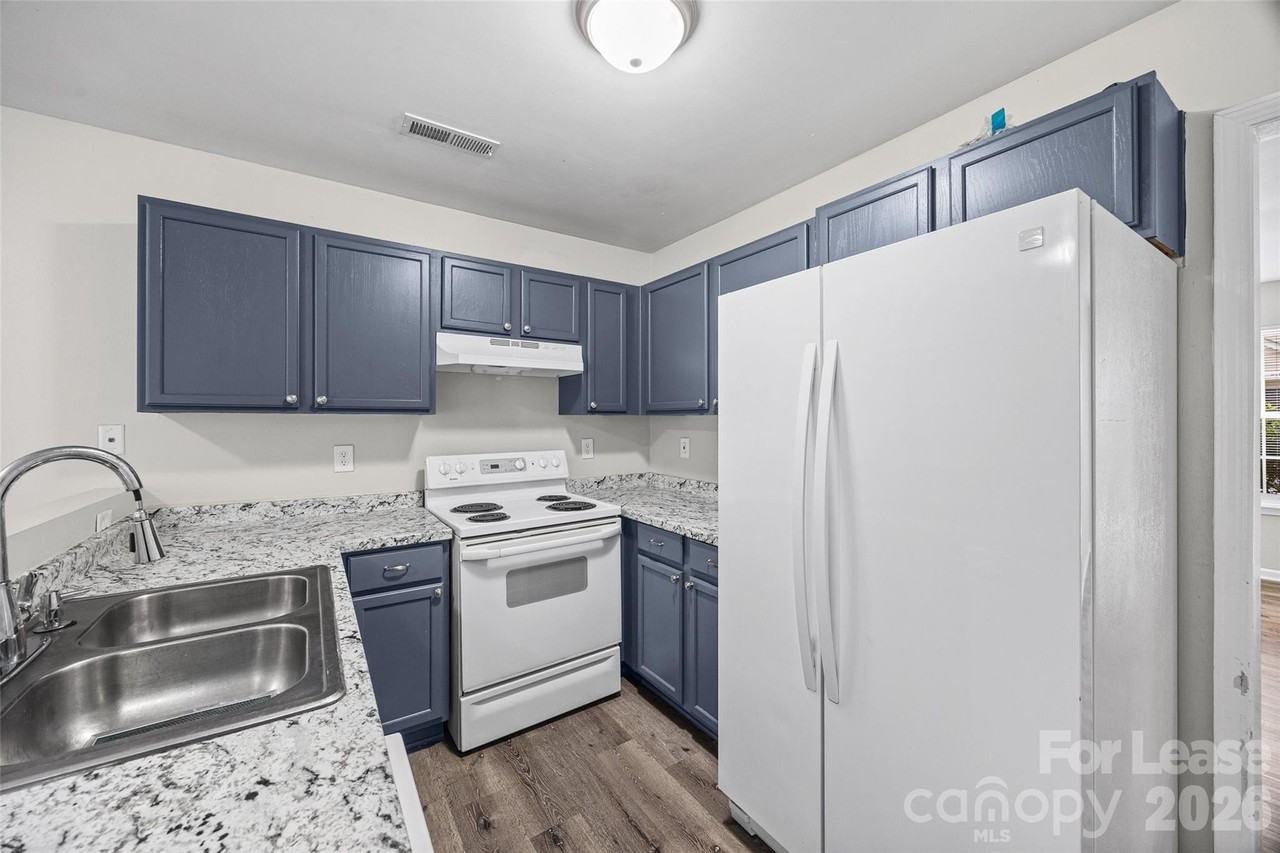 5194 Brooktree Dr - Photo 6 of 30