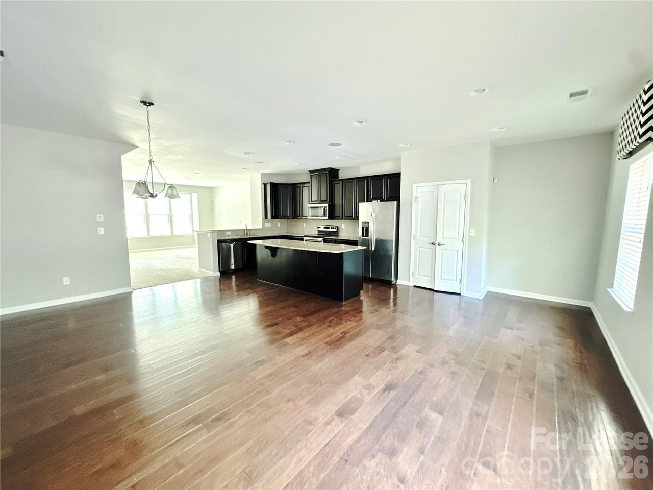 1935 Fleetwood Dr - Photo 4 of 15