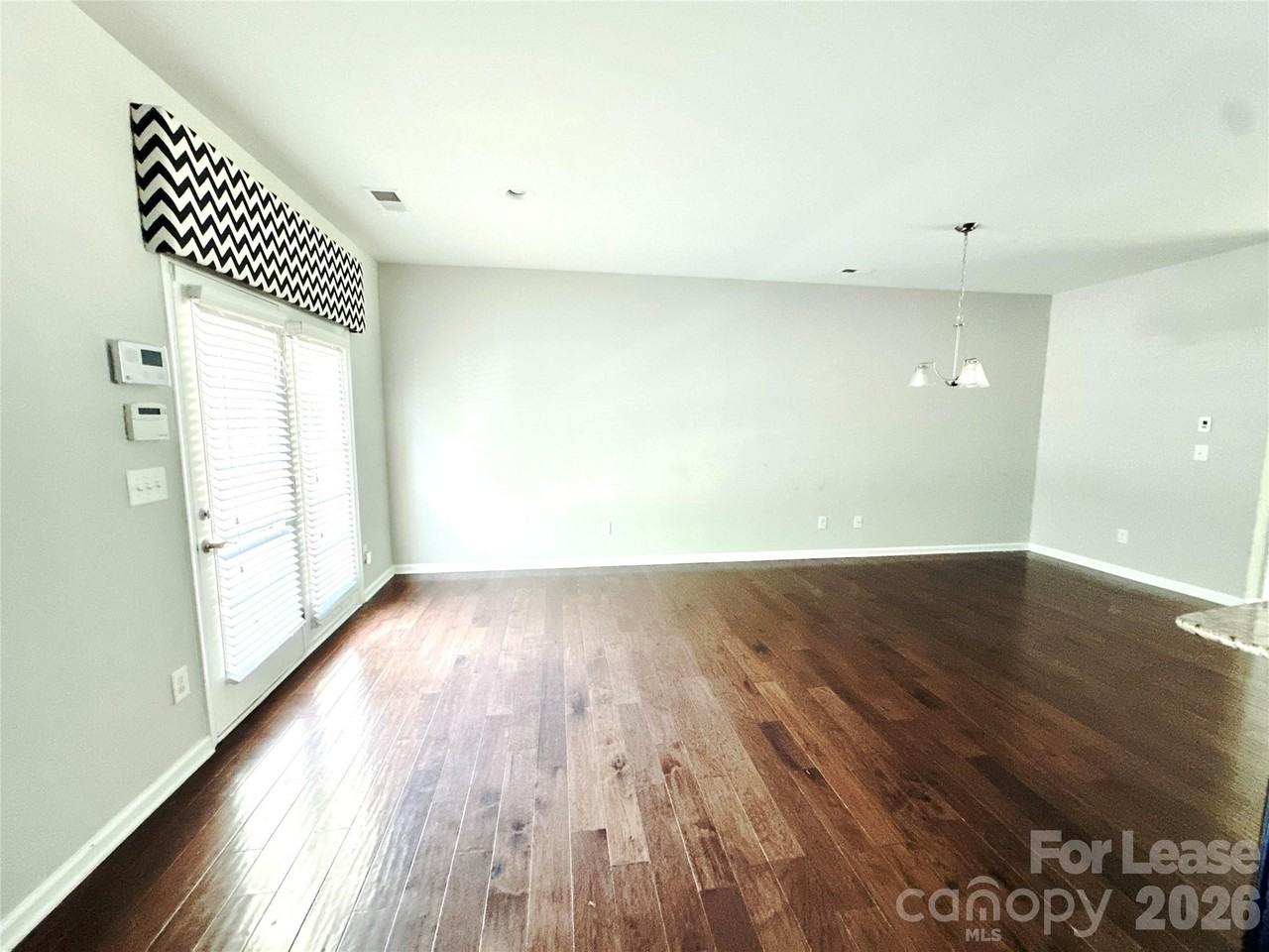 1935 Fleetwood Dr - Photo 5 of 15