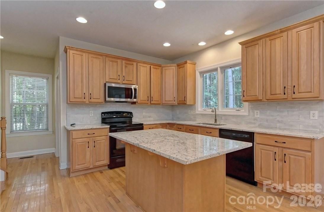 10496 Gunnison Ln - Photo 3 of 44