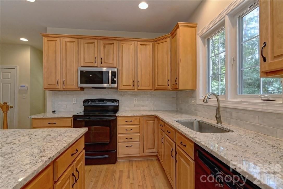 10496 Gunnison Ln - Photo 5 of 44