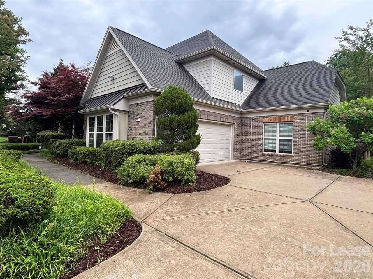 8811 Tamarron Dr - Photo 2 of 43