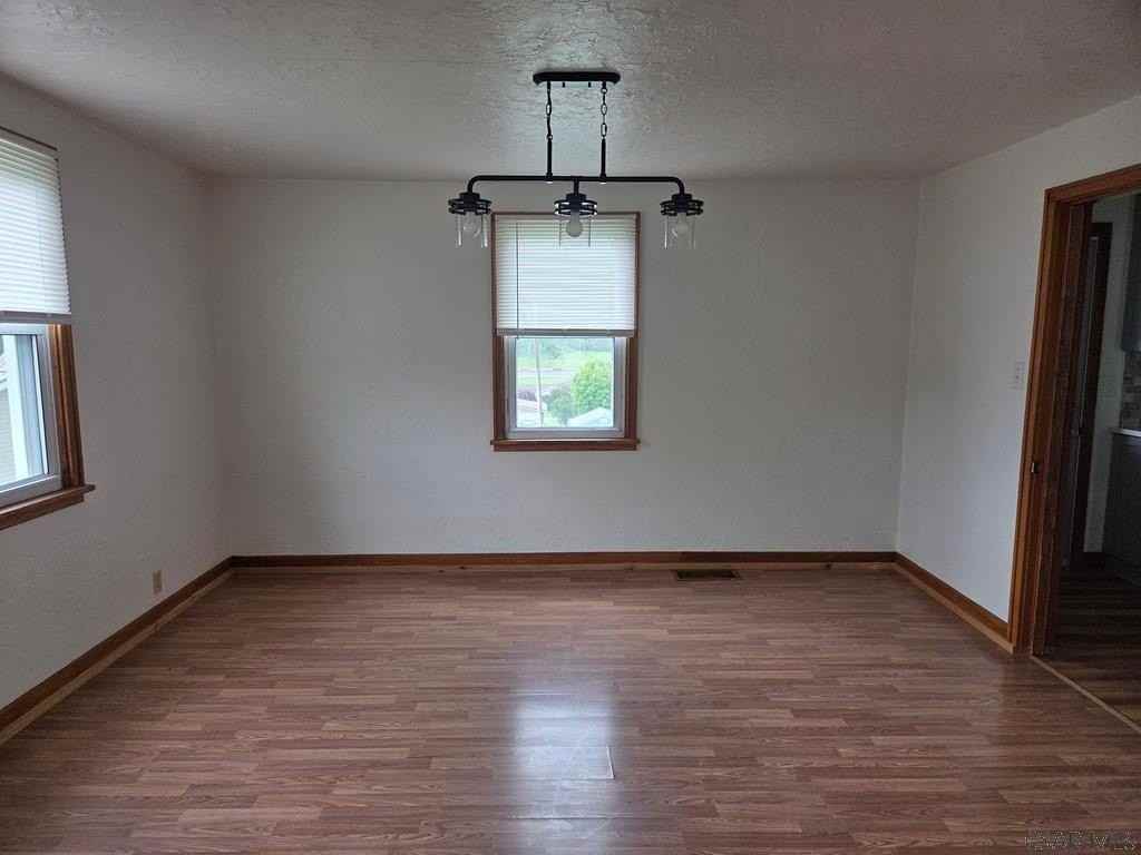 1555 Pitt St - Photo 4 of 9
