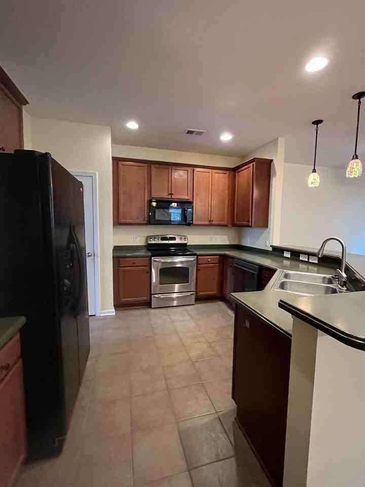 132 Avonshire Dr - Photo 5 of 16