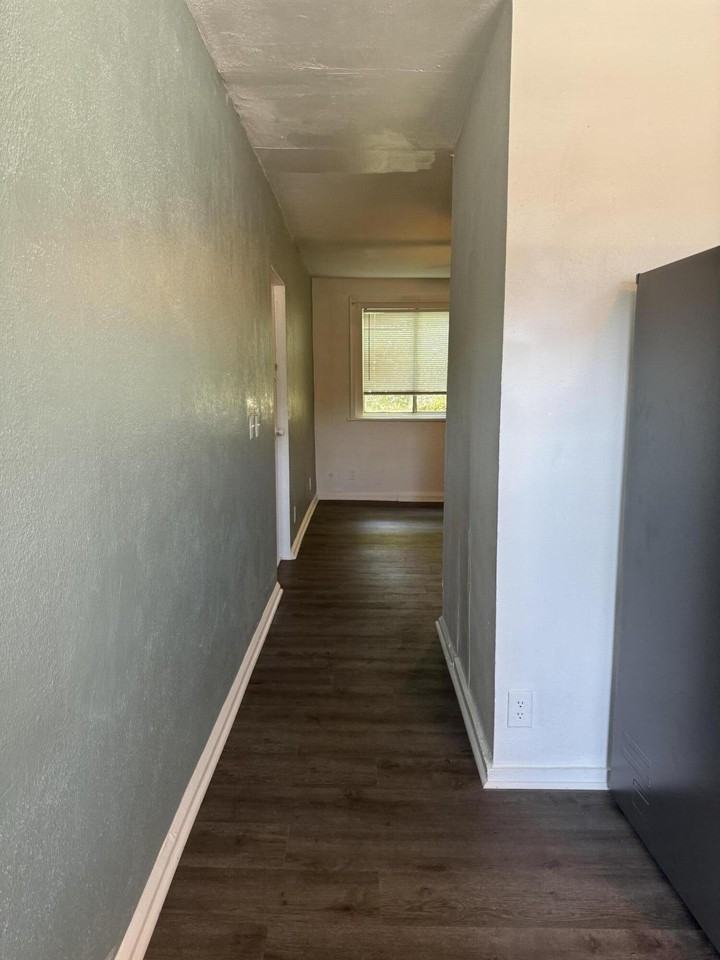 3545 Admiral Dr #4 - Photo 3 of 14