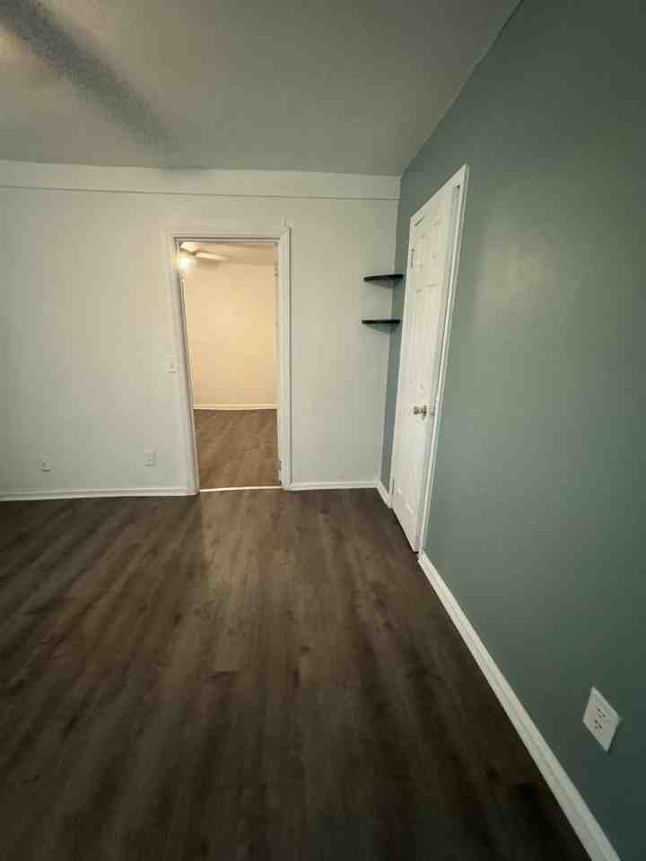 3545 Admiral Dr #4 - Photo 4 of 14