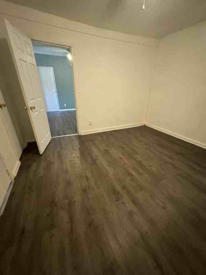 3545 Admiral Dr #4 - Photo 7 of 14
