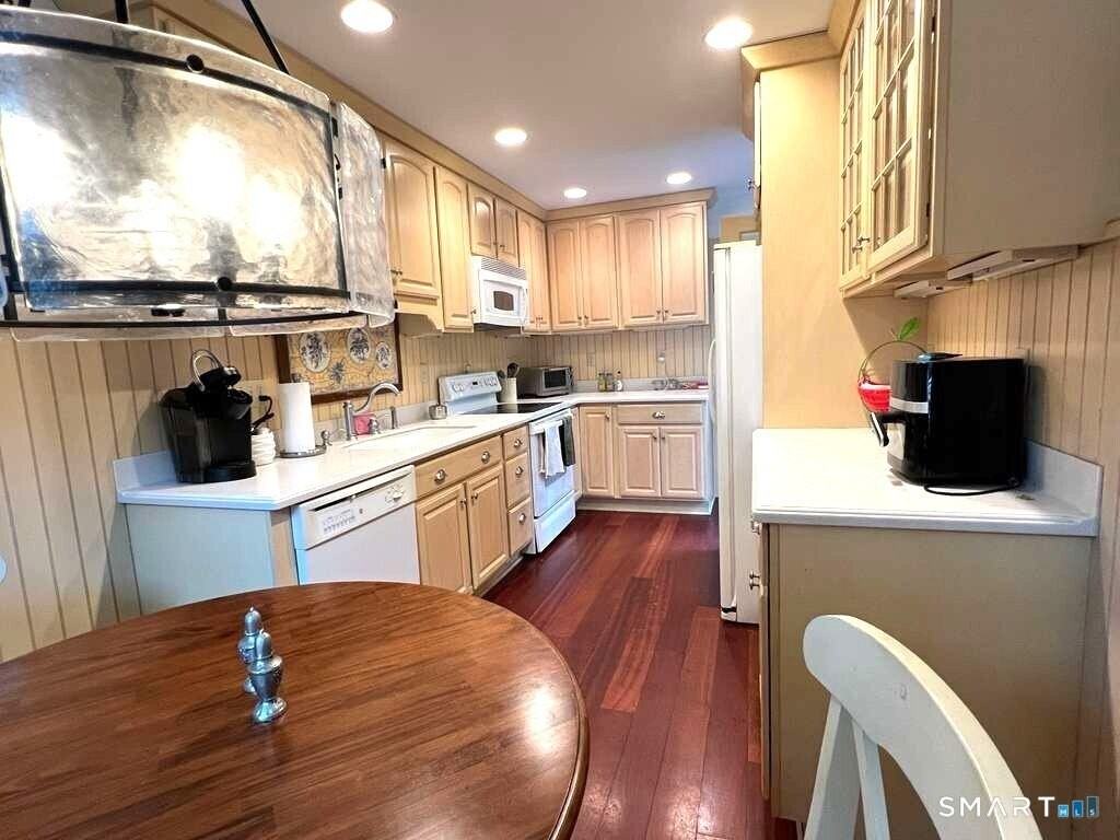 192 Park St #4 - Photo 6 of 10