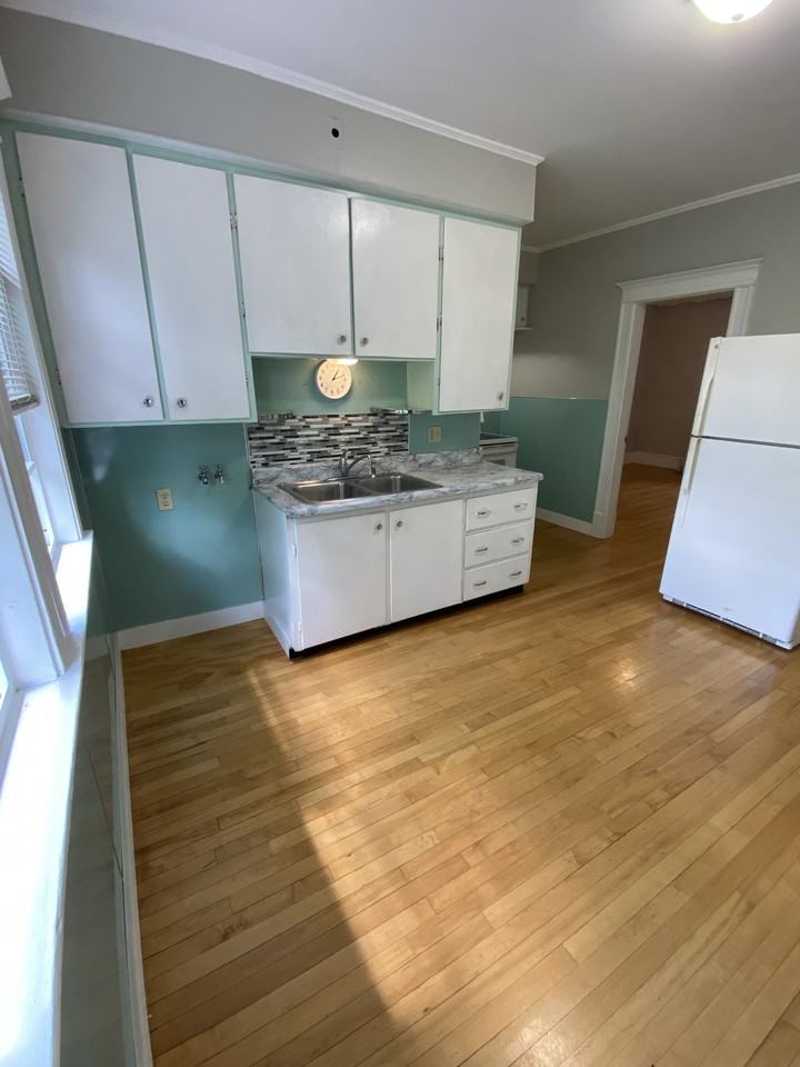 299 Pine Street - Photo 2 of 8