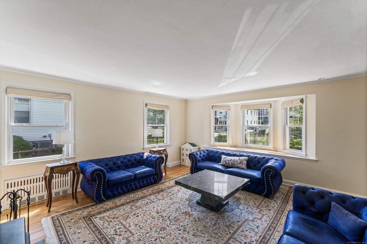112 4th St - Photo 3 of 40