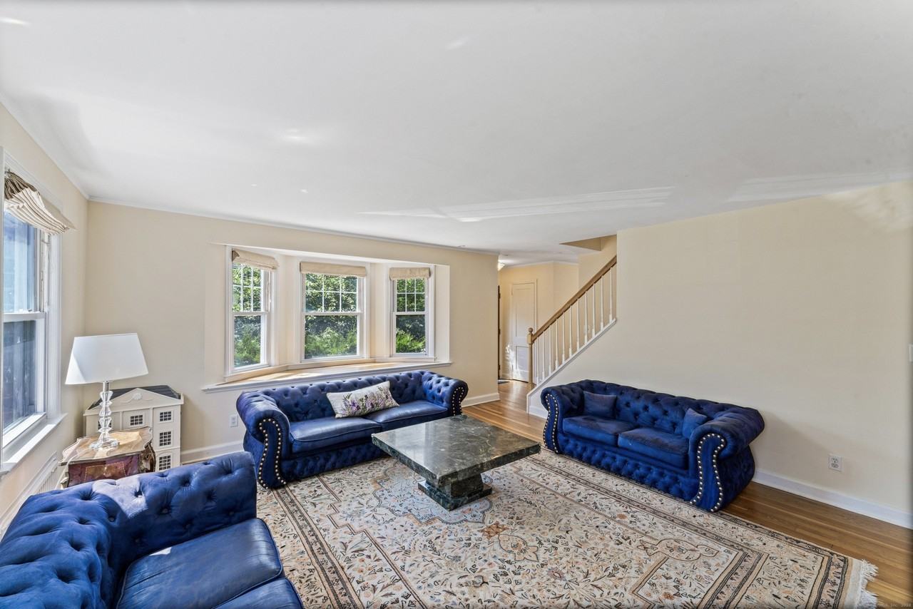 112 4th St - Photo 4 of 40