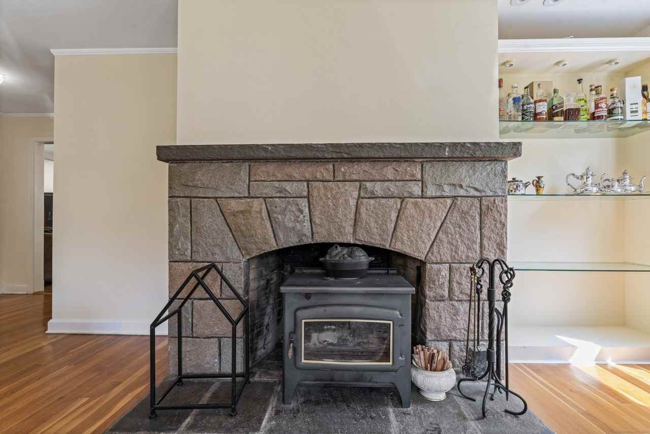 112 4th St - Photo 5 of 40