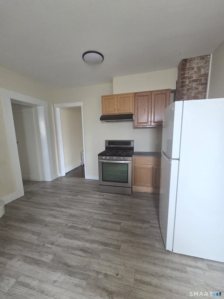 37 Rose Park Ave - Photo 3 of 8