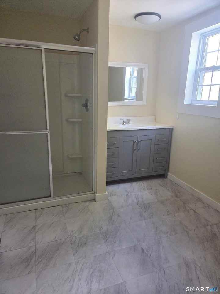 37 Rose Park Ave - Photo 4 of 8