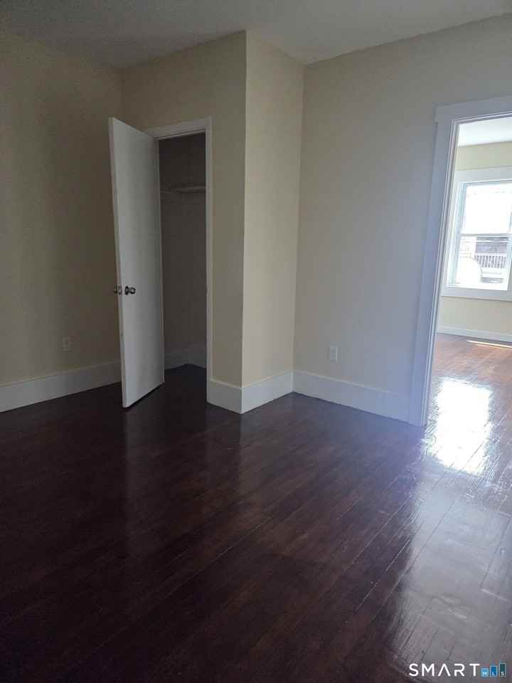 37 Rose Park Ave - Photo 7 of 8