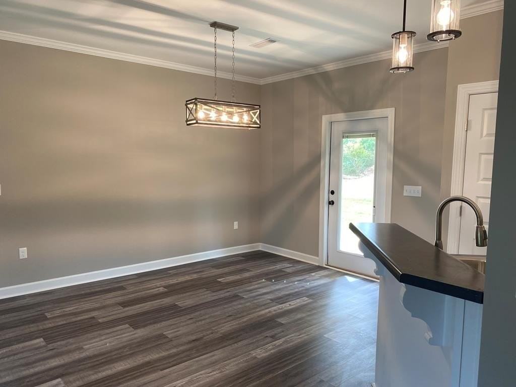 2552 Jordon Ave - Photo 3 of 24