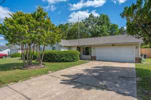 featured image of 4 Holly Rd