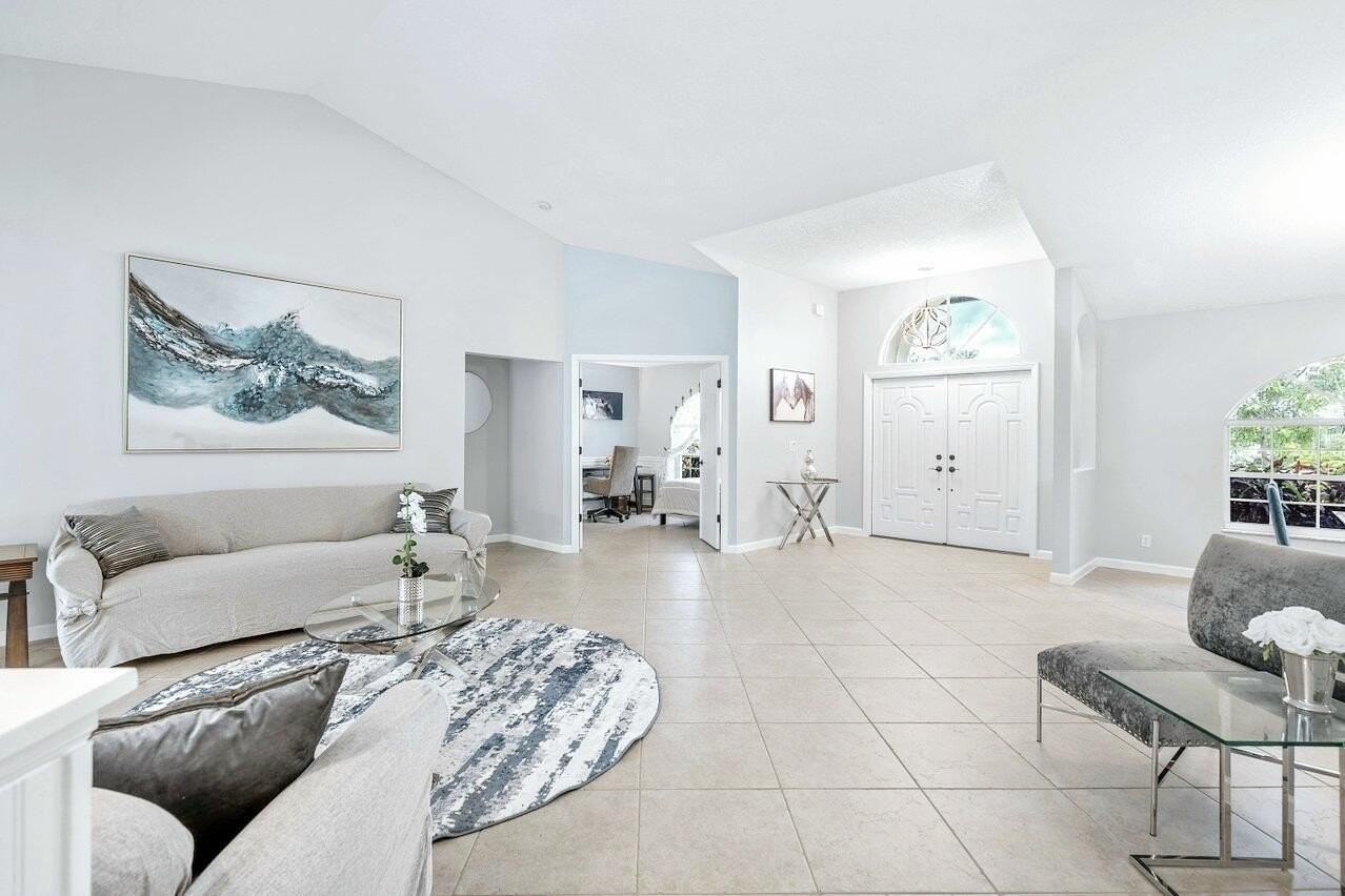 12898 Buckland St - Photo 2 of 37