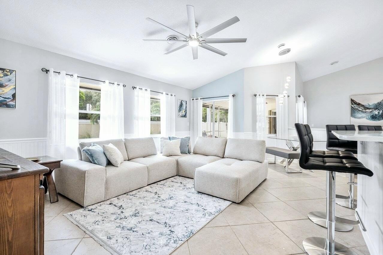 12898 Buckland St - Photo 4 of 37