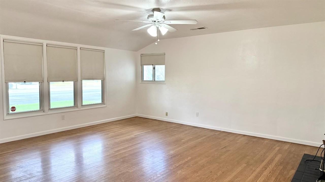 2335 N Douty St - Photo 3 of 17