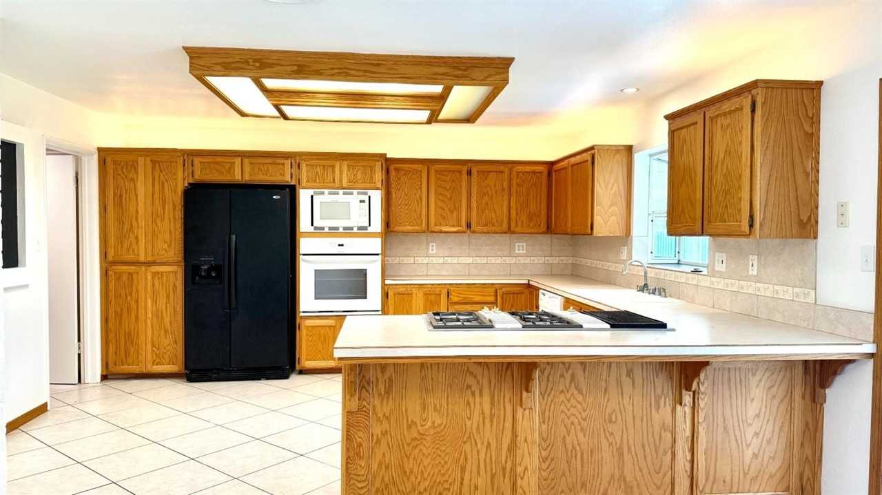 2335 N Douty St - Photo 7 of 17