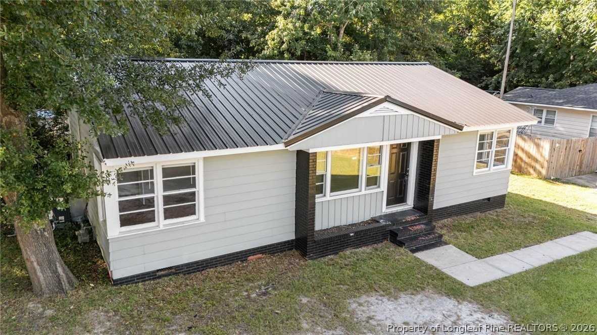 821 Sandalwood Dr - Photo 2 of 27