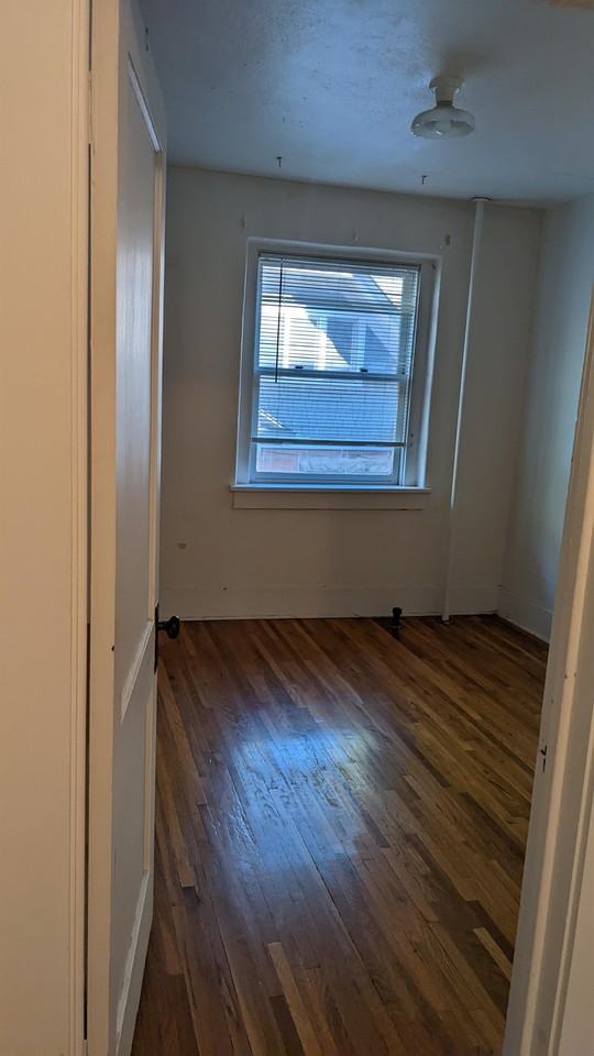 200 East Laurel Street - Photo 6 of 12