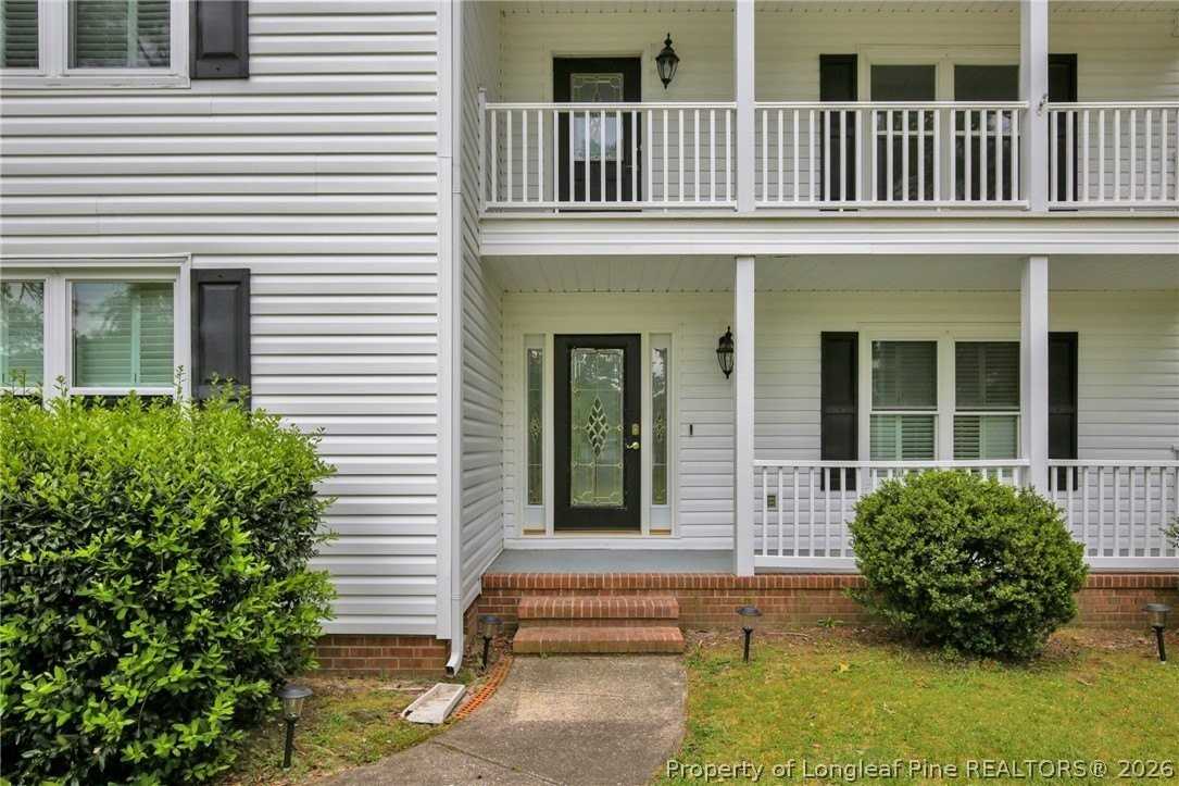 853 Foxcroft Dr - Photo 4 of 38