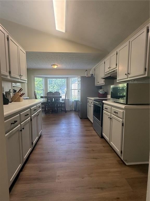 4197 Sterling Pointe Dr - Photo 4 of 26