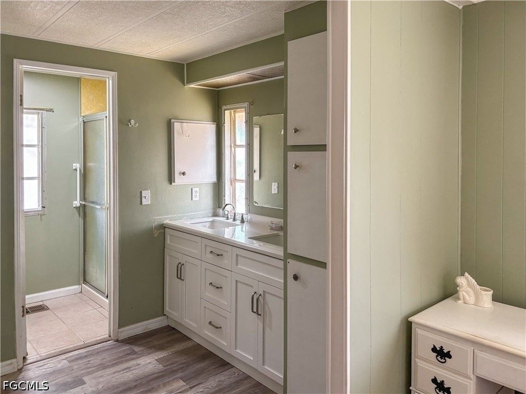 5558 Sir Walter Way - Photo 5 of 7