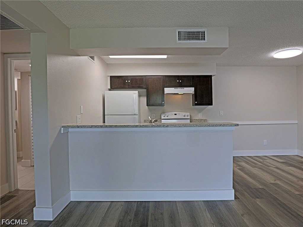 5303 Summerlin Rd #315 - Photo 4 of 12